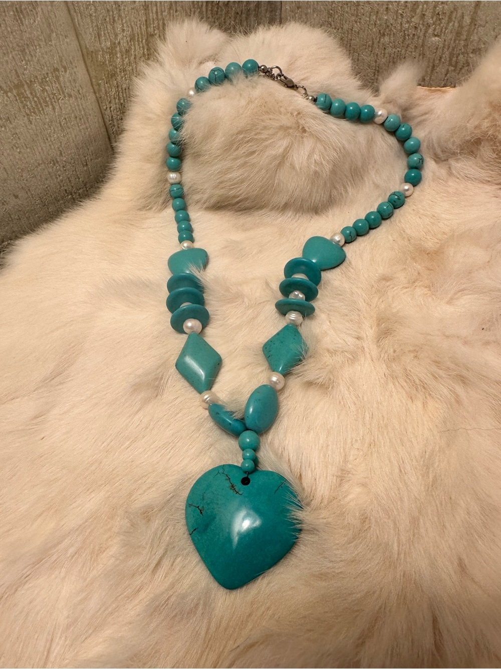 Turquoise dyed Howlite Heart Pendant Bead Necklace with freshwater pearls